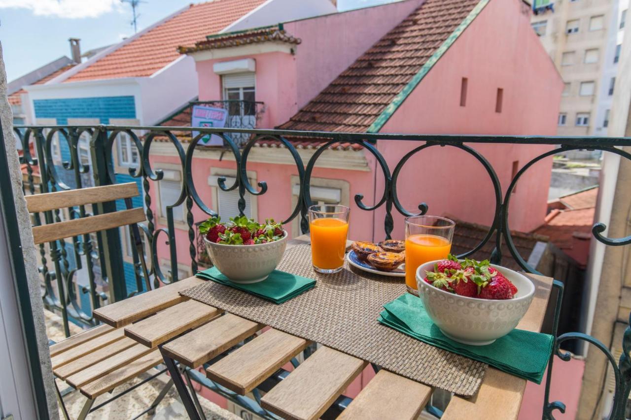 Lovelystay - Sunny Flat W/ Balcony Overseeing Graca And River Lisbona Esterno foto