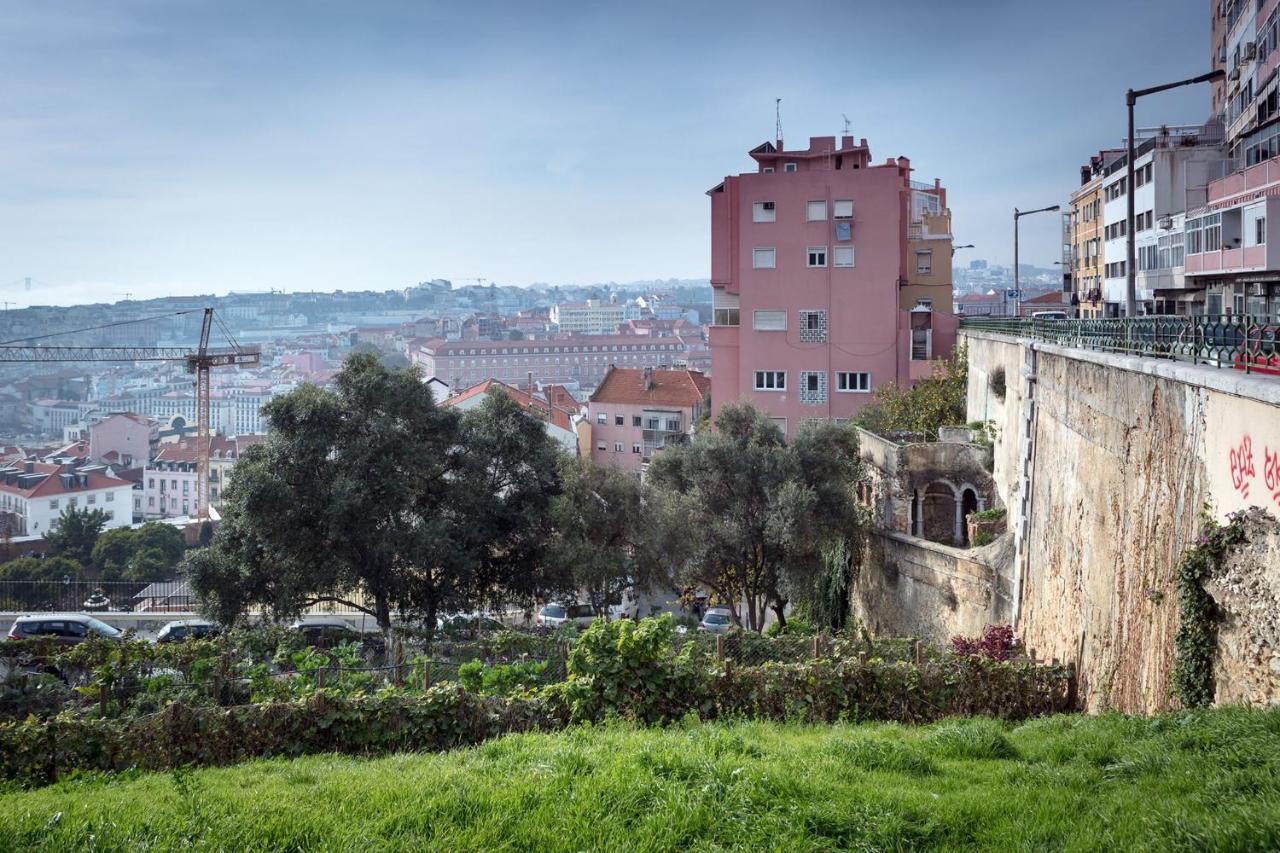 Lovelystay - Sunny Flat W/ Balcony Overseeing Graca And River Lisbona Esterno foto